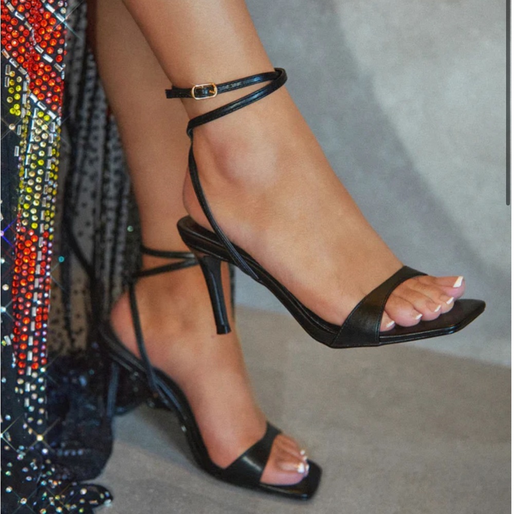 Miss Lola Mid Heels